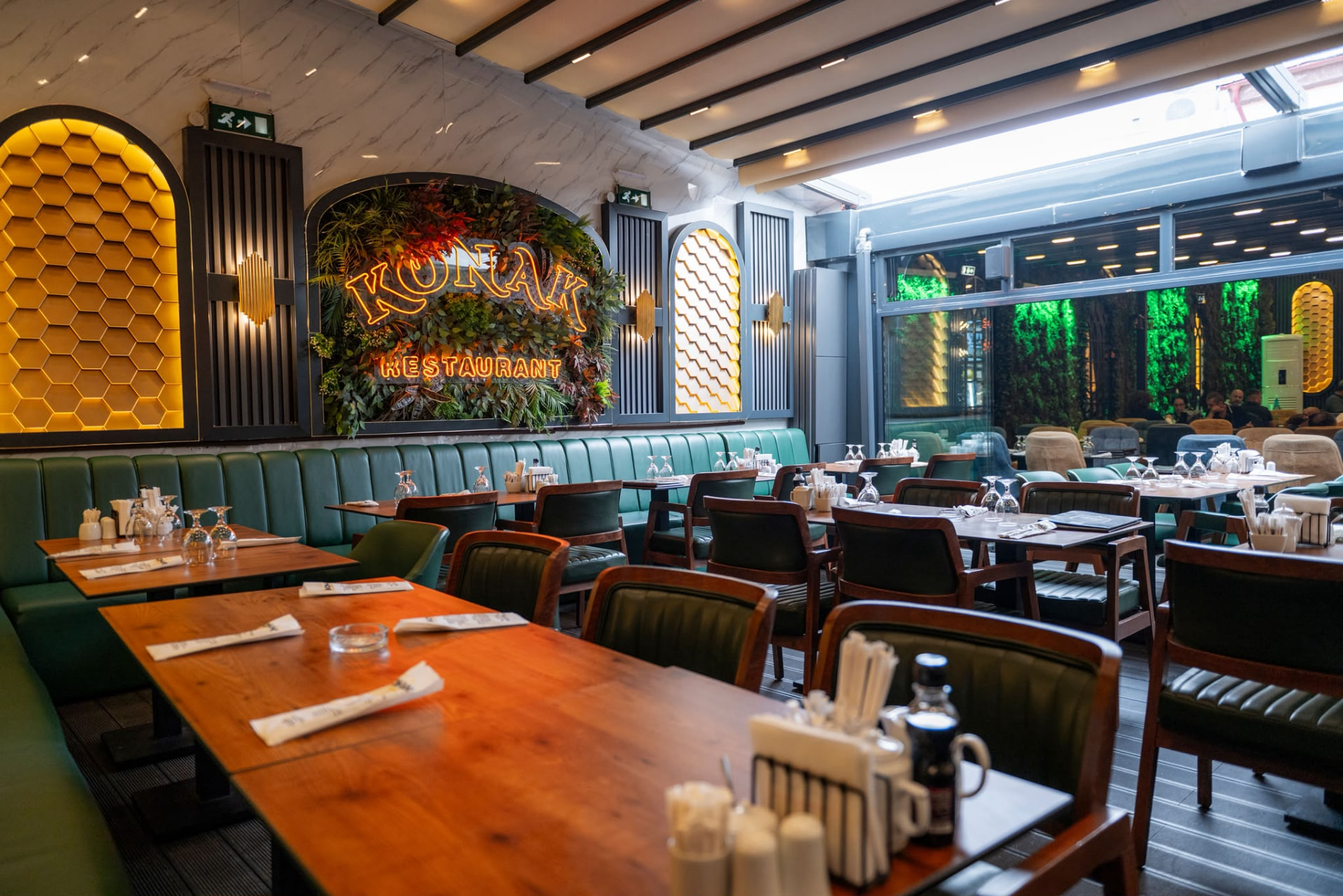 Interiorul Restaurantului Konak — 1